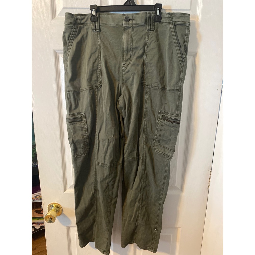 Chico's Olive Green Cargo Pants Size 2.5 Regular US 14R Utility Straight Leg